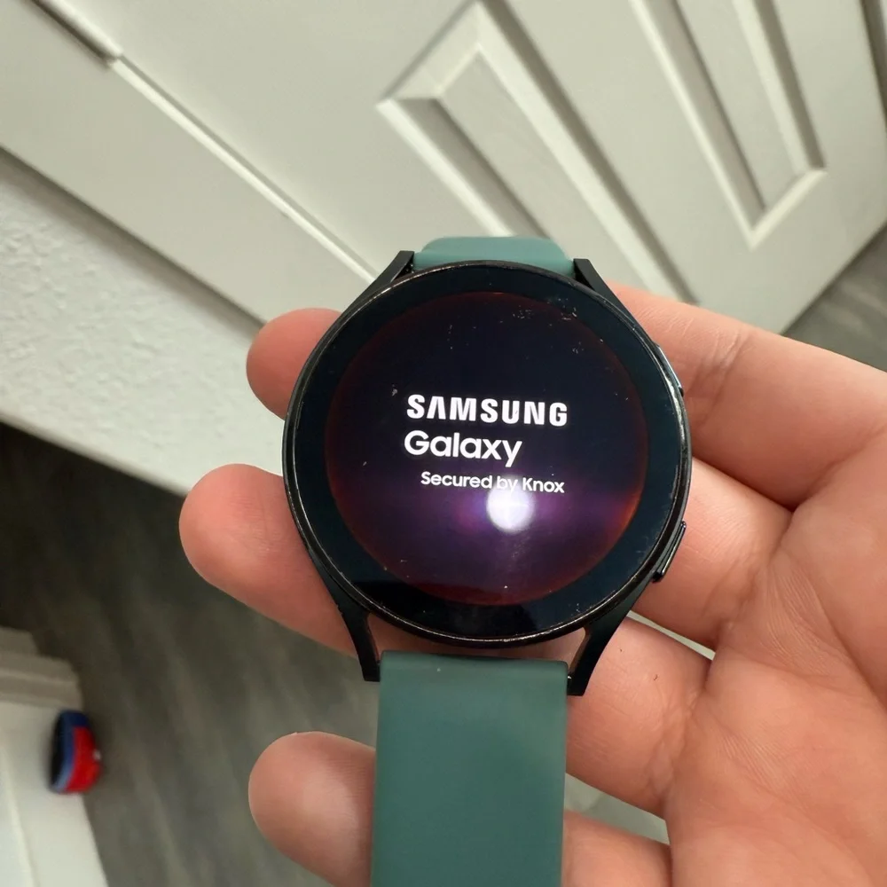 Samsung Galaxy Watch4 44mm LTE— Teal Silicone Band & black 2 Available